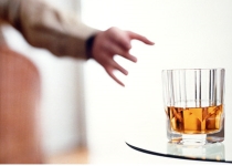 Persoanele care nu beau alcool, mai expuse depresiei