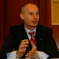 Bogdan Olteanu suspenda sedinta daca motiunea va fi votata la vedere