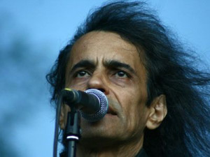 Cristi Minculescu si trupa Iris au revenit pe scena in forma maxima