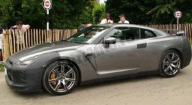 Nissan Skyline GT-R este mai rapid decat Ferrari si Porsche