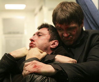 Dragos Bucur si Florin Piersic Jr se bat intr-un avion in 