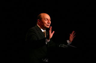 Basescu se joaca de-a guvernarea: