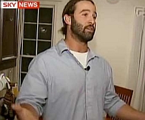 Arestat pentru ca isi facea cafea, dezbracat, in propria bucatarie