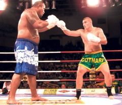 Morosanu si Mighty Mo, acuzati ca au facut figuratie in gala de la Arad