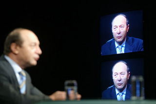 www.basescu-live.ro face concurenta mogulilor Voiculescu si Vantu
