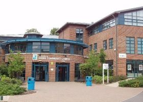 Anglia: Doi elevi de zece ani, au violat, pe rand, o fetita de opt ani