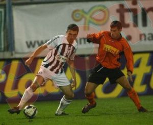 Liviu Ganea, atacantul Astrei Ploiesti, l-a calcat in picioare pe nemteanul Cebotaru