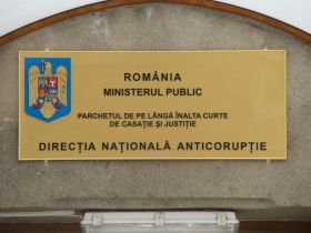 Magistrat retinut de procurorii anticoruptie, dupa ce ar fi primit mita in valoare de 37.000 de euro