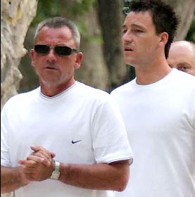 Tatal lui John Terry de la Chelsea, filmat in timp ce vindea cocaina