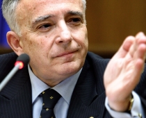 Isarescu pune bancile la punct: Dobanzile la credite sunt prea mari si ar trebui sa scada