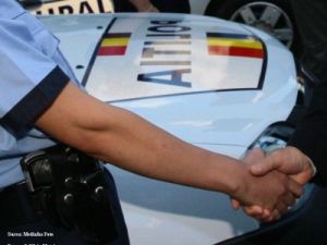Politista din Arges prinsa la furat