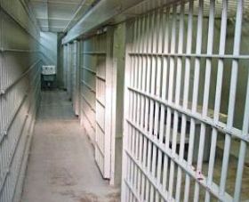 Un roman s-a sinucis intr-o inchisoare din Nisa