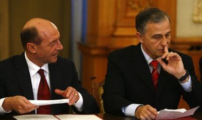 Traian Basescu si Mircea Geoana au intrat in turul II, potrivit exit-pollului INSOMAR
