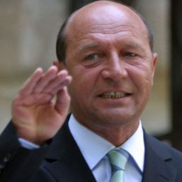 Traian Basescu da in judecata cotidianul Gardianul si pe Dinu Patriciu