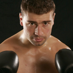 Lucian Bute il invinge pe Andrade in doar patru reprize, cu un KO de toata frumusetea
