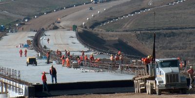 Autostrada Bechtel, inaugurata cu pene de strut si minimaraton