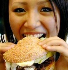 Una din cinci femei se ingrasa 10 kilograme la numai un an dupa nunta