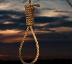 Un tanar de numai 17 ani s-a spanzurat! Isi pierduse toti banii la jocuri