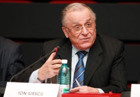 Iliescu: Rezultatele alegerilor sunt suspecte