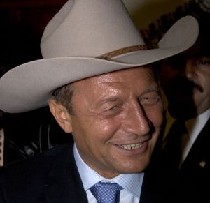 Basescu la plecarea de la sediul PDL: 