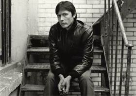 Brett Anderson de la Suede canta in deschiderea Muse