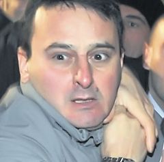 Massimo Tartaglia este cel care i-a scos dintii lui Berlusconi