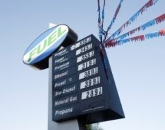 Dupa Sarbatori cresc preturile la benzina, energie electrica si alimente