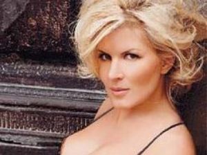 Basescu si Boc la ziua Elenei Udrea. Sefa de la Turism a implinit 36 de ani