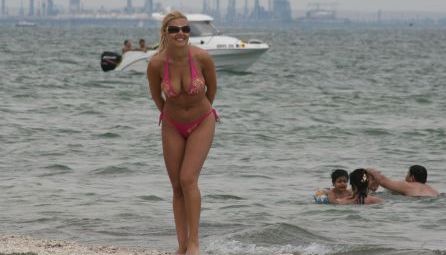  Sunday Times, despre numirea lui Udrea: 4 miliarde de euro, dati pe mana unui ministru care pozeaza in lenjerie intima