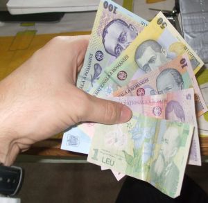 Salariul minim va fi de 705 lei la stat si 600 de lei la privat