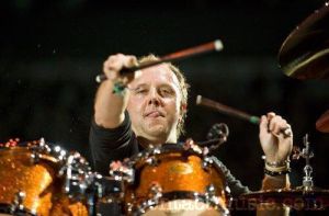 Lars Ulrich, bateristul trupei Metallica, sufera de tinnitus