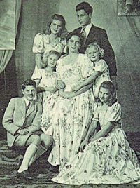 Liberalii si democratii se bat pe mostenirea reginei Maria