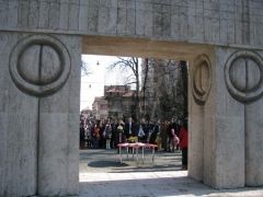 16 cupluri s-au casatorit la Poarta Sarutului in noaptea de Revelion