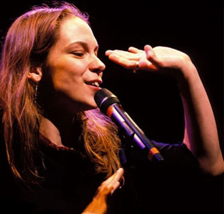 Cantareata Lhasa de Sela a murit la 37 de ani, rapusa de cancer la san