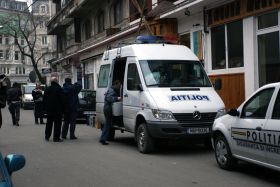 Un profesor de liceu si un student la drept din Minis, Arad, arestati pentru trafic de droguri
