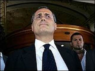 Presedintele lui Lazio vrea rejucarea partidei cu Fiorentina din Cupa Italiei, ca urmare a scandalului Mutu