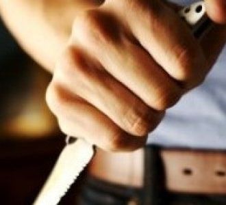 Asistenta, amenintata cu moartea si sechestrata de sotul unei paciente