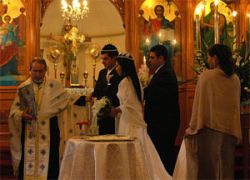 Preotul si mirii au lesinat in biserica, in timpul slujbei intoxicati cu monoxid de carbon