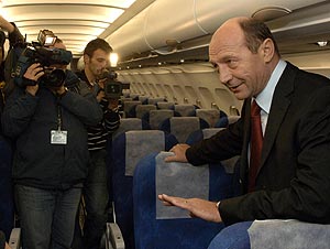 Tarom, din nou la mijloc intre Airbus si Boeing