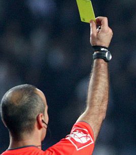 Jucator croat penalizat cu cartonas galben dupa ce a facut un stop cardiac pe teren