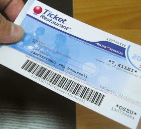 Guvernul impoziteaza bonurile de masa si ingheata pensionarile anticipate