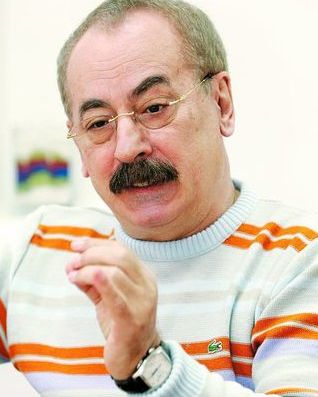 Fostul premier Radu Vasile, operat de cancer