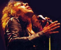 Ronnie James Dio, solistul trupei Heaven & Hell, a murit la varsta de 67 de ani
