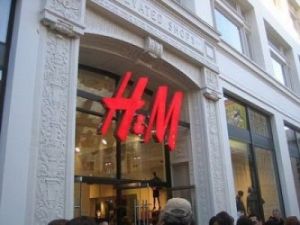 H&M isi deshide primele magazine in Romania la Plaza si Mall Vitan