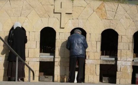 Femeie ucisa prin infometare si ingropata in curtea casei