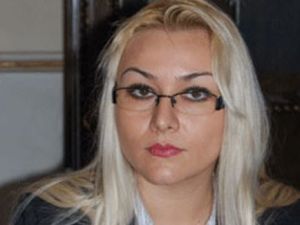 Si generalul Oprea are blonda sa: 6 case, un BMW si un Aston Martin la doar 29 de ani