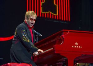 7000 de spectatori la concertul lui Sir Elton John