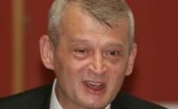 Oprescu a ramas fara dinti dupa ce a tipat la consilierii sai