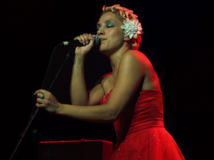 Martina Topley-Bird, in deschiderea concertului Massive Attack