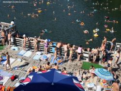 Parisul si-a deschis plaja anuala de pe Sena